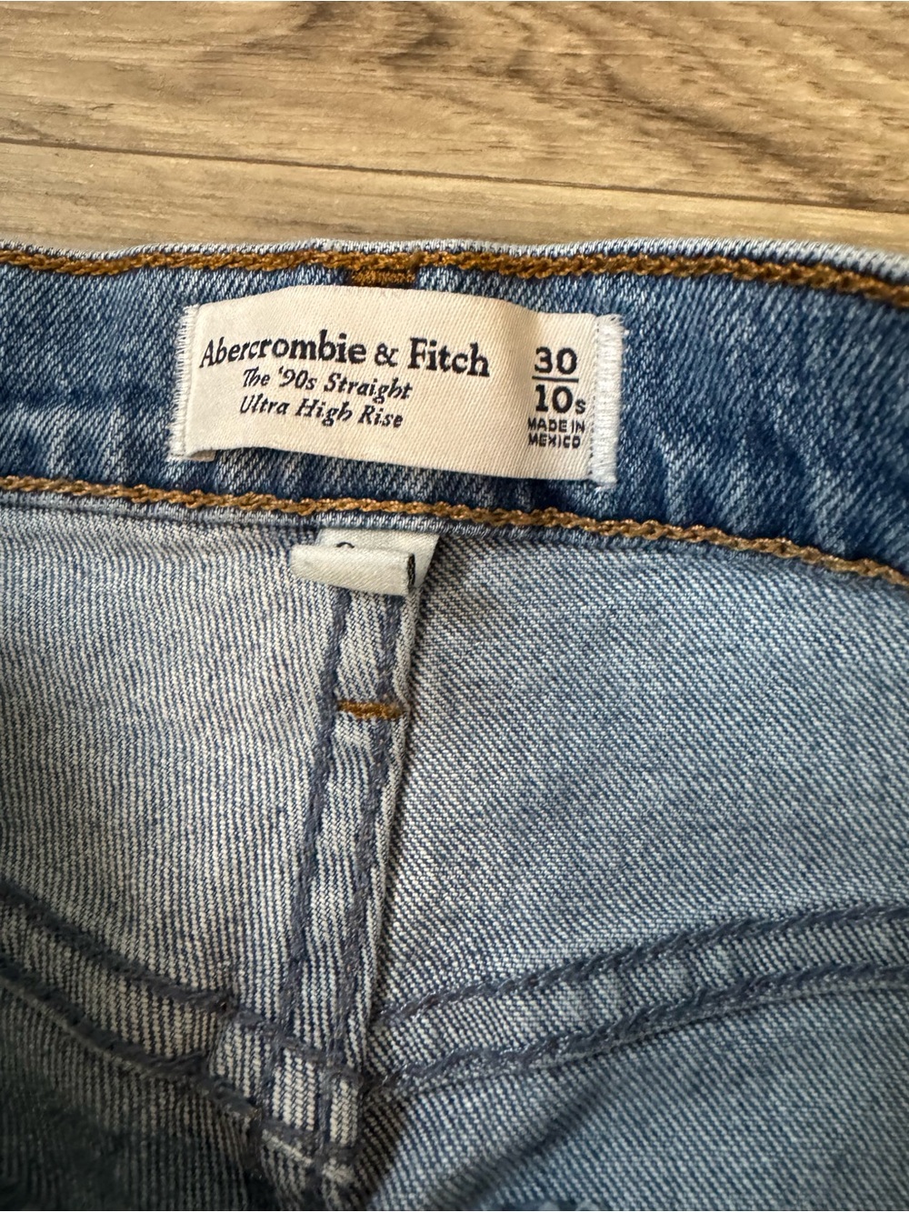 Abercrombie & Fitch The '90s Straight Ultra High Rise Jean Size 30 / 10 Short - Picture 3 of 9